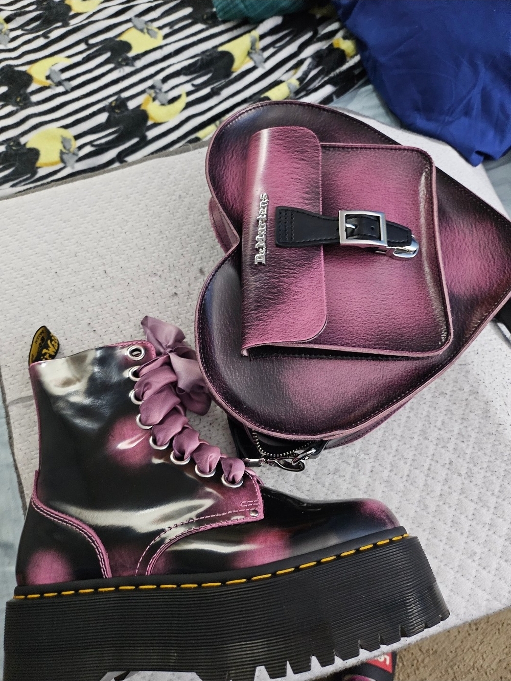 Dr. Martens Pink Rub Arcadia Off Jadon Max - Picture 4 of 4